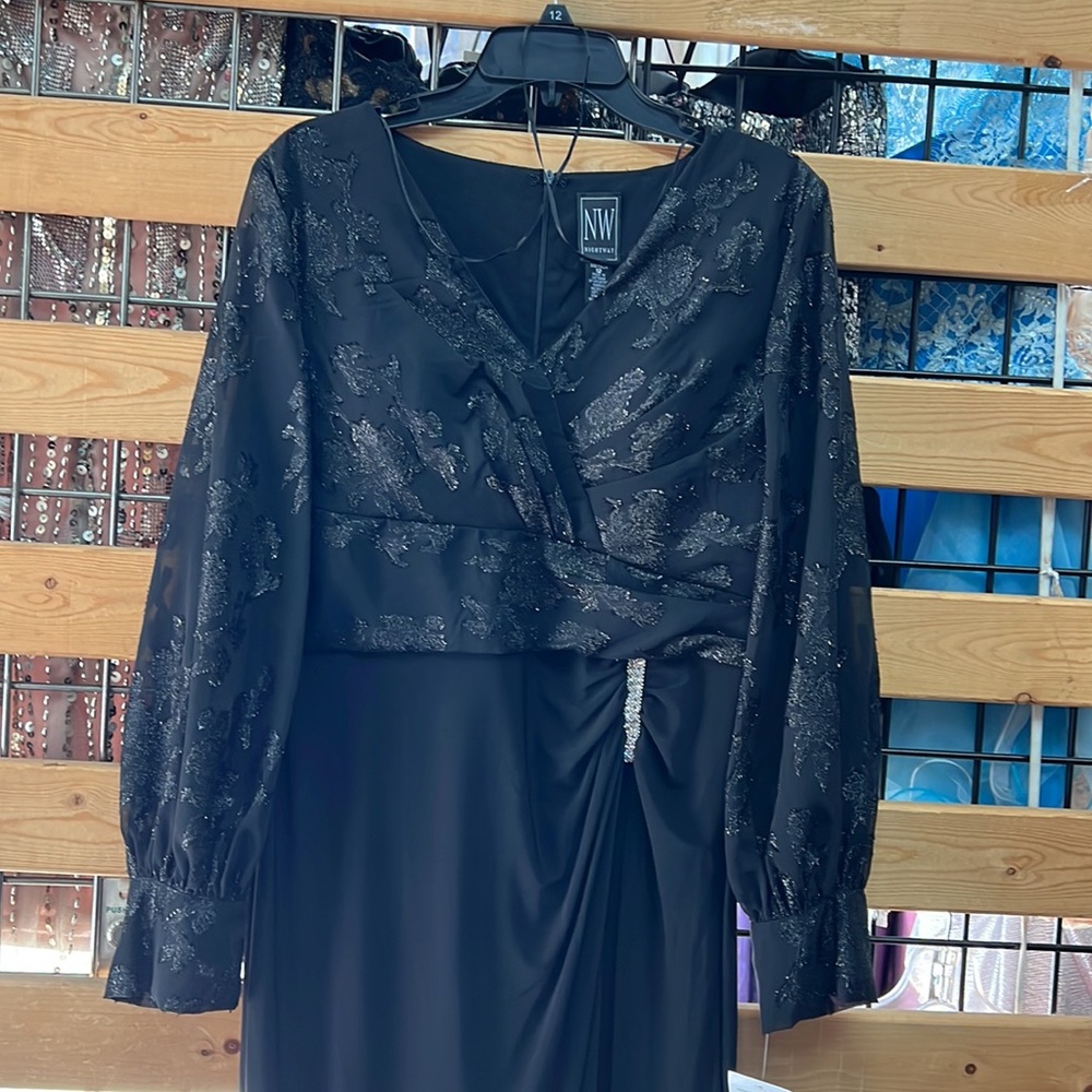NWT,Nightway
Women's Balloon Cuff Sleeve Gown,black - Picture 10 of 17
